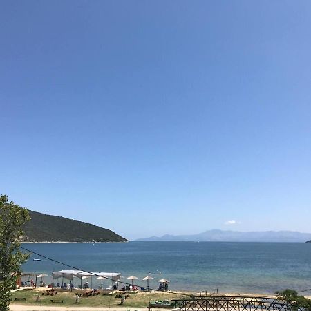Peramos Luxury Apartment Néa Péramos Bagian luar foto